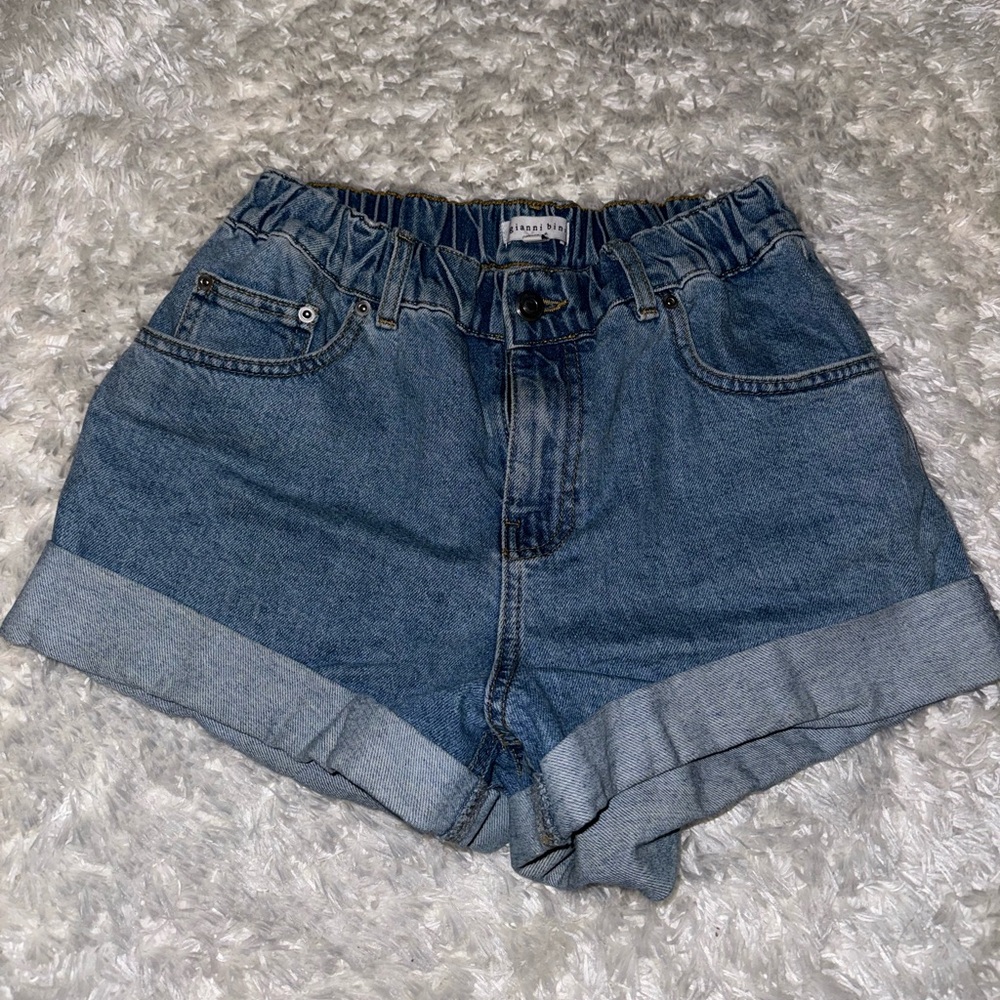 Scrunched waist jean shorts